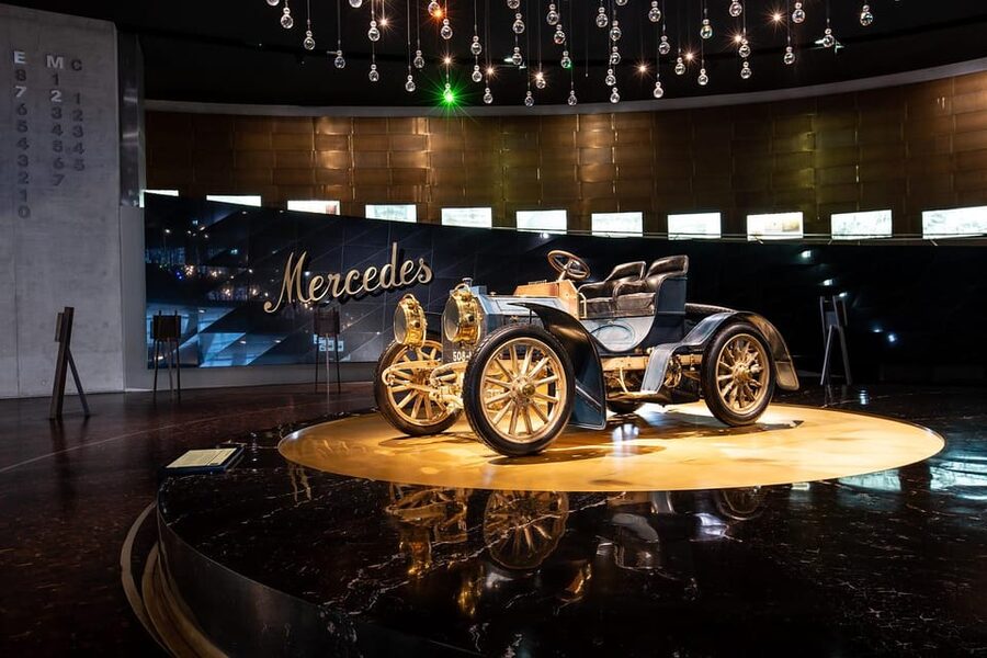 Stuttgart: Mercedes-Benz Museum Entry Ticket - More than cars on polished platforms
