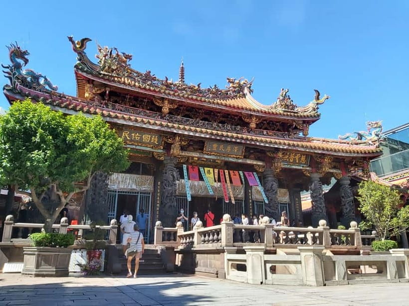 Taipei: Morning City Tour with National Palace Museum Entry - Three Taipei landmarks in one useful morning