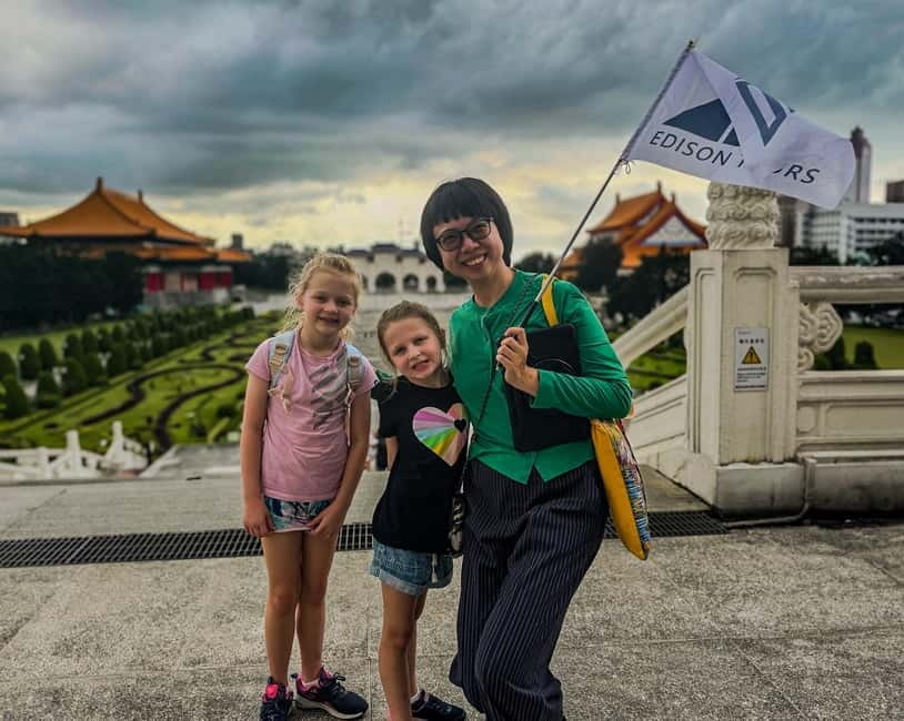 Taipei: Morning City Tour with National Palace Museum Entry - Longshan Temple: Taipei’s living place of prayer