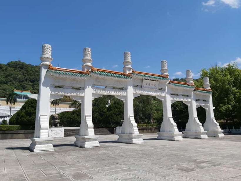 Taipei: Morning City Tour with National Palace Museum Entry - Why the air-conditioned vehicle matters