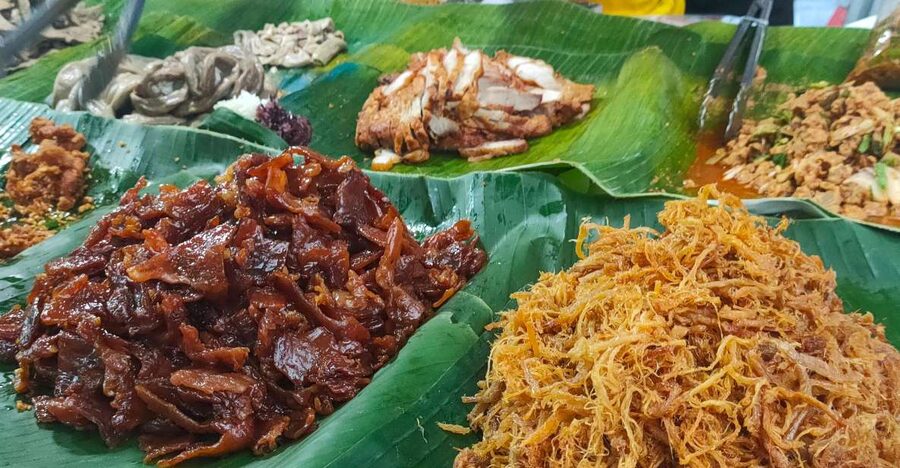 Takua Pa: Food Market, Tsunami Museum, Temple, & Old Town - Kong Kha Temple and its striking pagoda