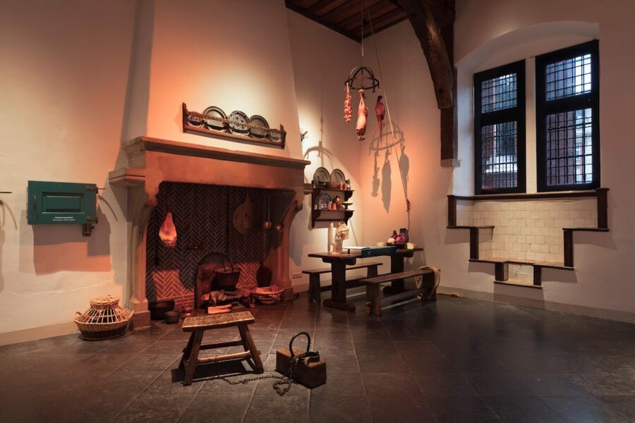 The Hague: Prison Gate Museum - What the prison and courthouse reveal