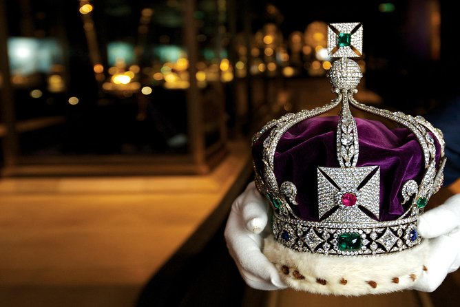 Tower of London and Crown Jewels Exhibition Ticket - Start with the Yeoman Warder talk
