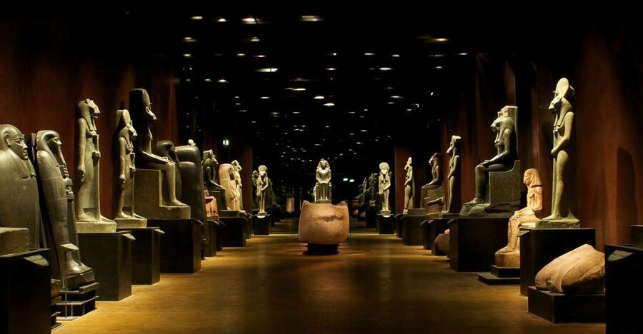 Turin: Egyptian Museum Skip-the-Line Private Guided Tour - Skipping the line and entering the museum