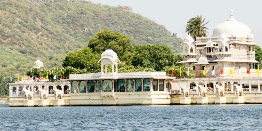 Udaipur: City Palace Museum Tour and Lake Pichola Boat Tour - How the $43 price measures up