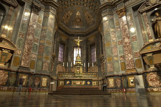 Uffizi Gallery Small Group Tour with Guide - Small group size and audio headsets