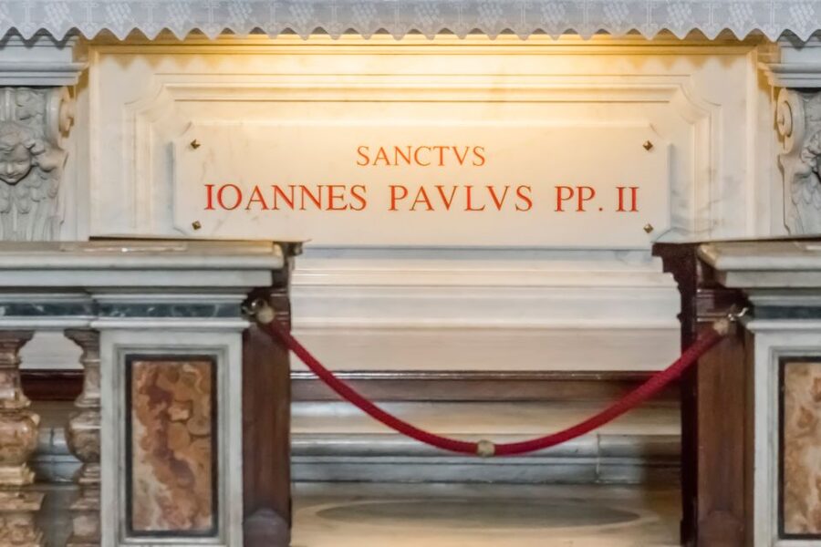 Vatican City: Skip-the-Line Vatican Museums & Sistine Chapel - Dress, mobility, and practical limits