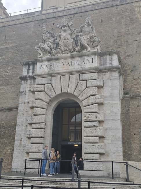 Vatican: Museum, Sistine Chapel & Raphael Rooms Evening Tour - Timing, pace, and the evening setting
