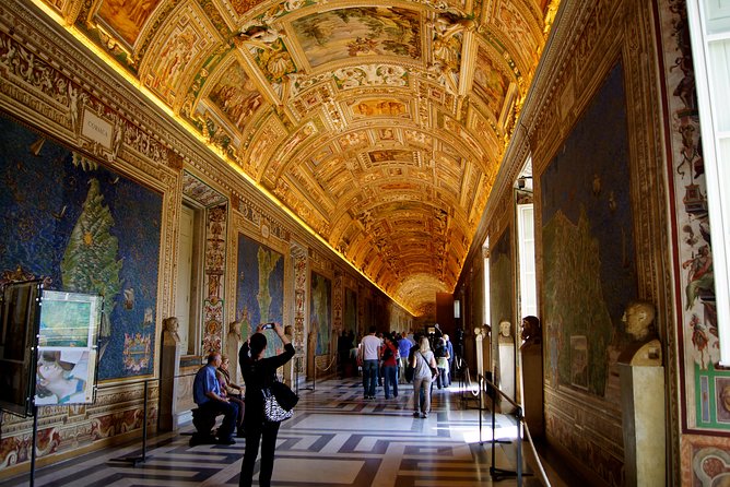 Vatican Museums Sistine Chapel Tour with access to St Peter - Why the Raphael Rooms matter