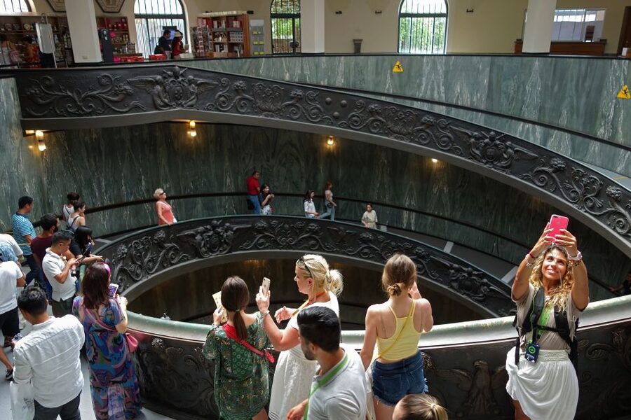 Vatican Museums: Skip-the-Ticket-Line 2.5-Hour Guided Tour - Renaissance masterpieces and artist rivalries