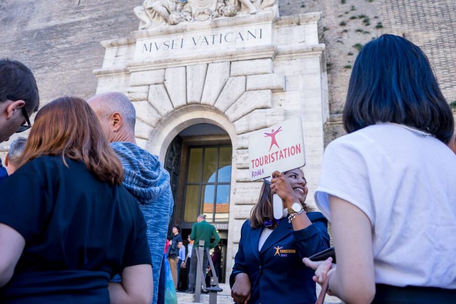 Vatican: Sistine Chapel and Vatican Museums Guided Tour - Guide quality and language choices
