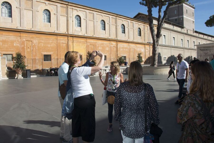 Vatican Tour: Museums, Sistine Chapel & Opt Basilica Entry - How the guides shape the experience