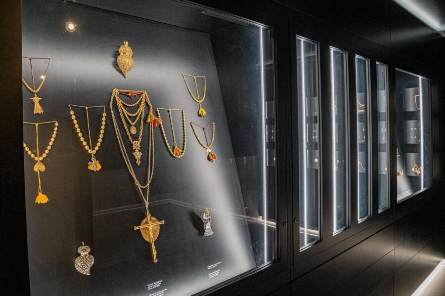Viana do Castelo Costume Museum - The Costume Galleries: Fabric, Form, and Local Identity