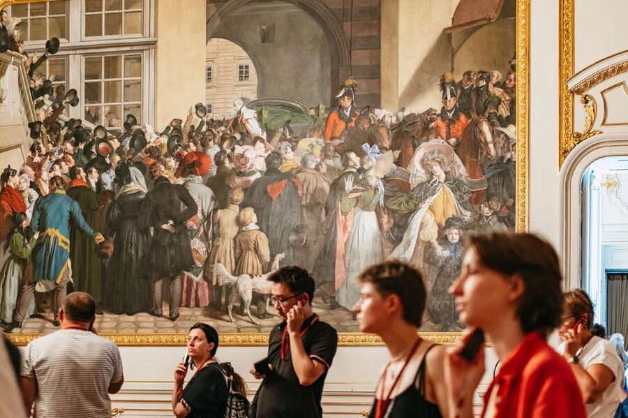 Vienna: Hofburg and Empress Sisi Museum Guided Tour - Crossing the Hofburg’s courtyards