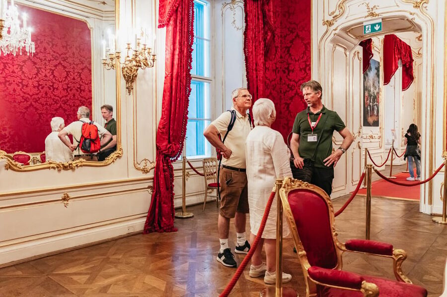 Vienna: Hofburg and Empress Sisi Museum Guided Tour - The final walk through Volksgarten