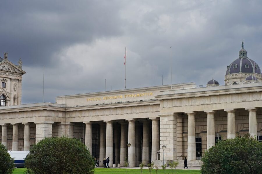 Vienna: Skip-the-Line Hofburg and Empress Sisi Museum Tour - Why a live guide is worth the $55 price