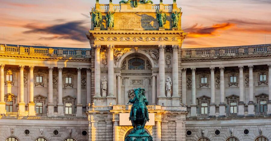 Vienna: Skip-the-Line Sisi Museum, Hofburg and Gardens Tour - Courtyards, Heldenplatz, and the Spanish Riding School