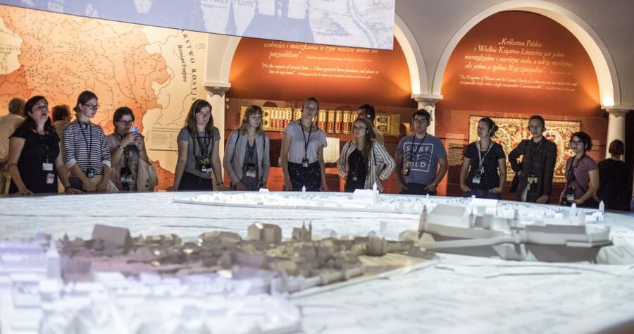 Warsaw: POLIN Museum of the History of Polish Jews Ticket - How the audio guide works