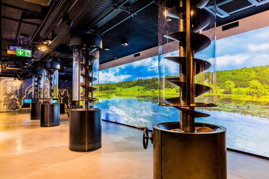 Warsaw: Polish Vodka Museum Tour with Tasting - The first 70 minutes: vodka, factories, and Polish life