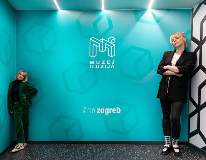 Zagreb: Museum of Illusions Entrance Ticket - Mirror maze and the Rotated Room