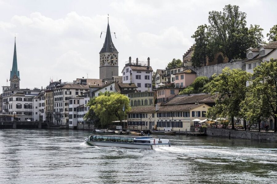 Zurich: City Tour with Lake Cruise + Optional FIFA Museum - Starting near Zurich HB