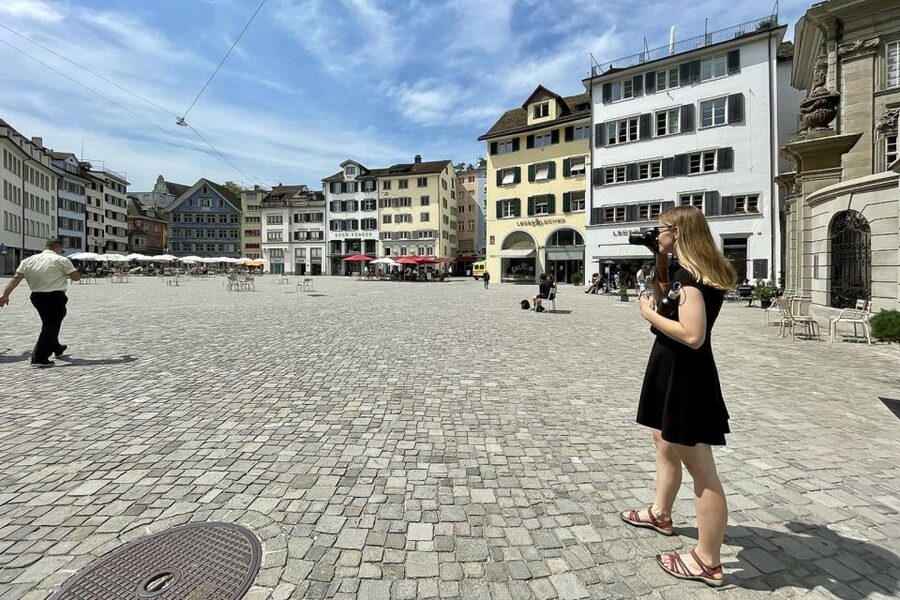 Zurich: Sightseeing Bus Tour with Optional FIFA Museum - The Old Town walk around Münsterhof